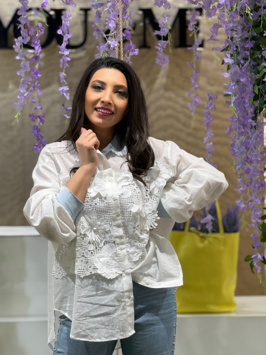 Cămașă albă vaporoasă cu dantelă florală 3D și guler bleu [3]