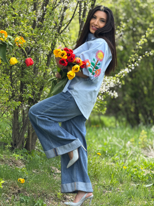 Camasa albastra cu broderie florala pe maneci [7]