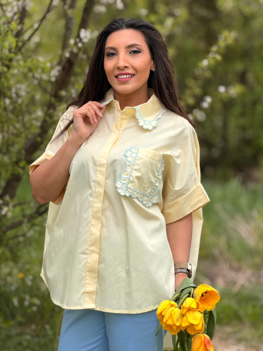 Camasa cu aplicatii brodate stil floral pe guler si buzunar [2]