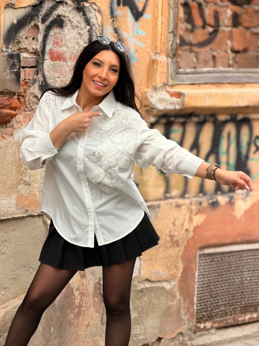 Camasa cu aplicatii florale brodate cu perle si paiete [6]