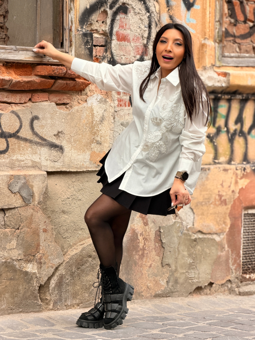 Camasa cu aplicatii florale brodate cu perle si paiete [2]