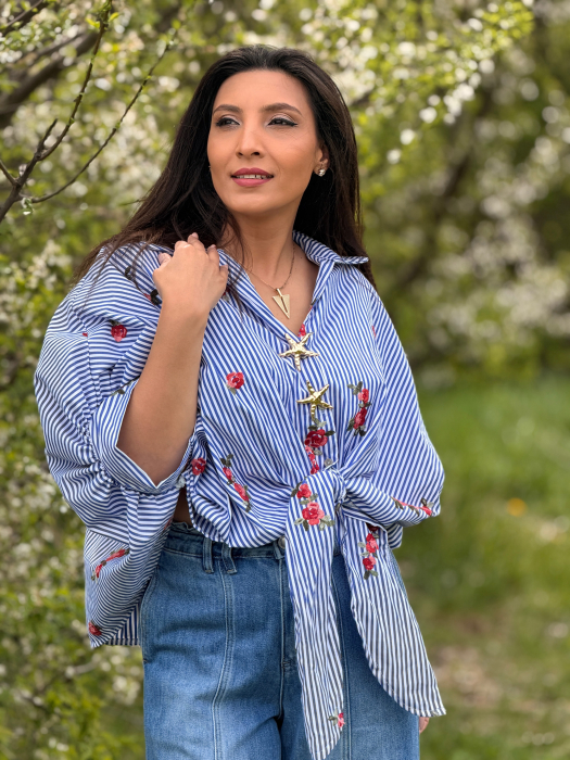 Camasa cu dungi cu broderie florala aplicata si nasturi decorativi [6]