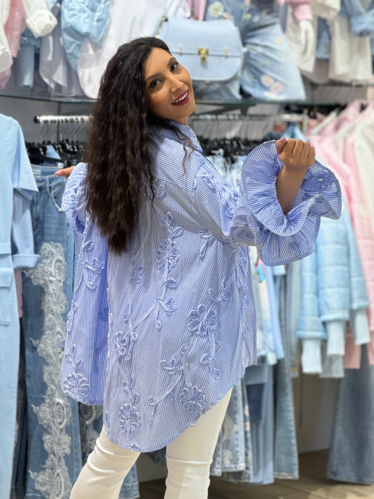 Camasa cu dungi si aplicatii florale 3D [2]