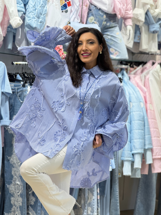 Camasa cu dungi si aplicatii florale 3D [4]