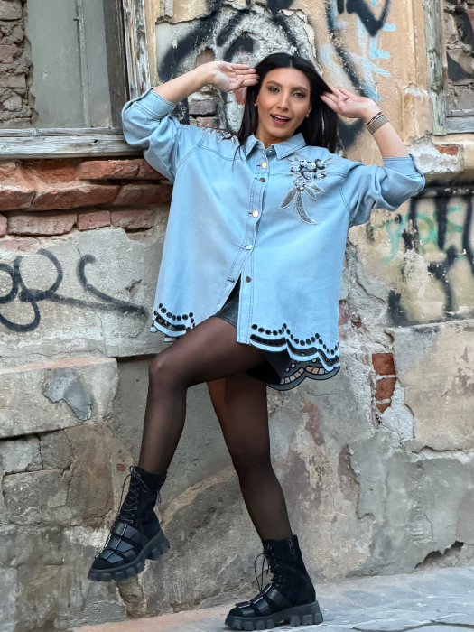 Camasa cu flori negre aplicate si broderie in partea de jos [6]