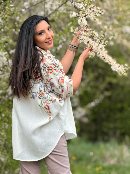 Camasa cu nasturi si broderie florala multicolora tip ornamental [5]