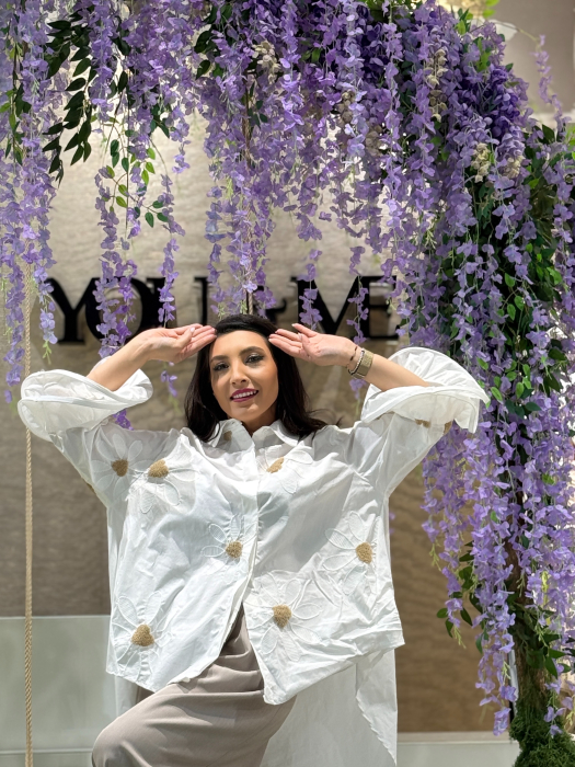 Camasa din bumbac cu maneca cu volane si flori aplicate [4]