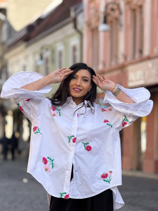 Camasa din bumbac cu maneca spectaculoasa si floricele brodate roz [3]