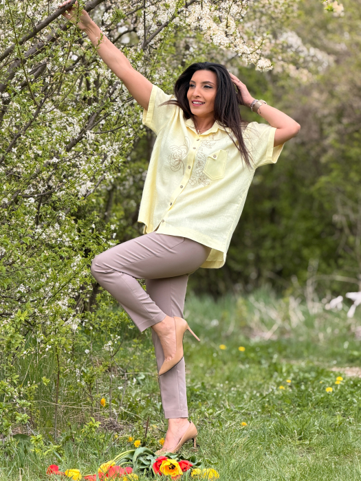 Camasa galben pastel cu broderie florala [5]