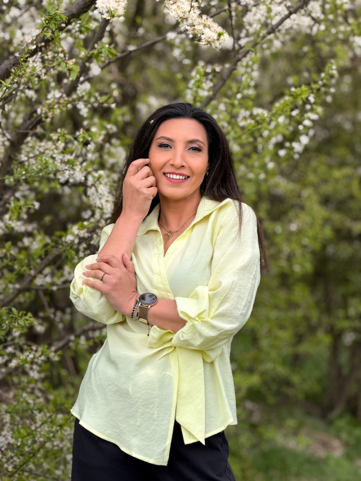 Camasa galben pastel cu nod frontal [4]