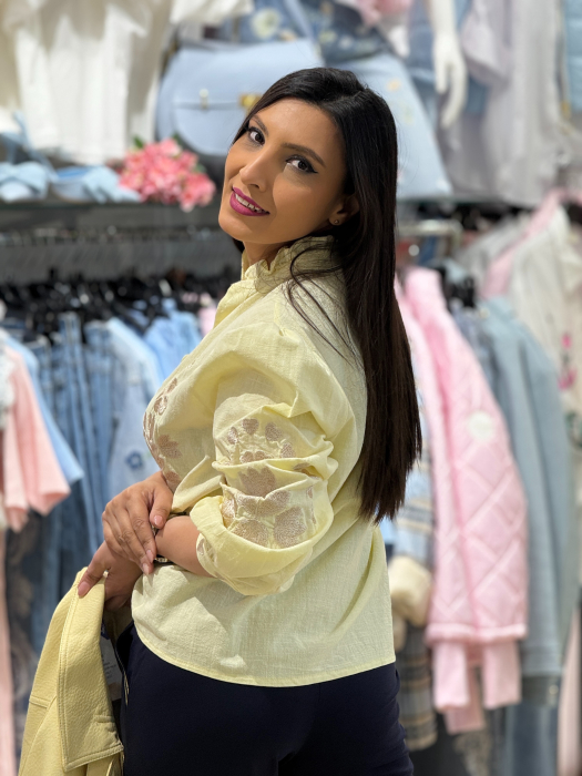 Camasa galbena cu detalii brodate floral [3]