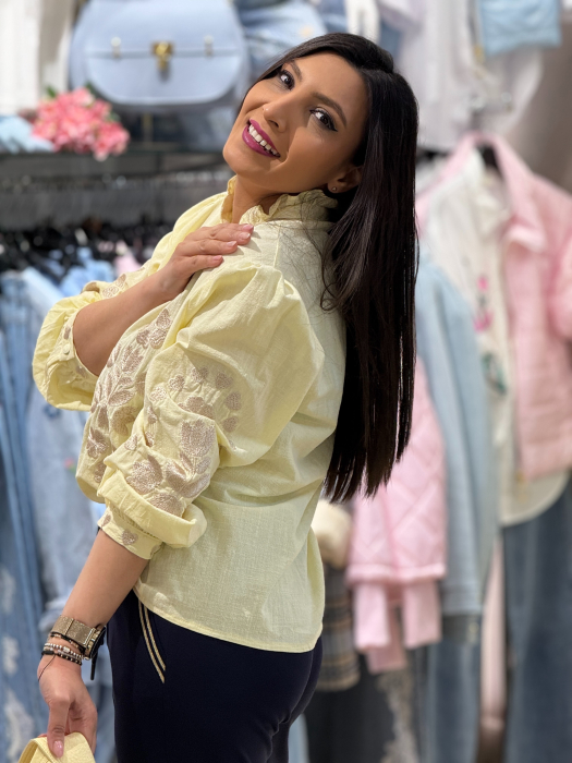 Camasa galbena cu detalii brodate floral [2]