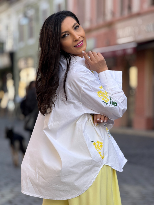 Camasa lejera cu broderii florale [2]