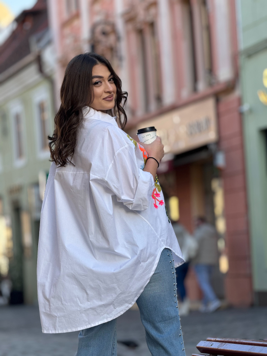 Camasa lejera cu broderii florale colorate [4]