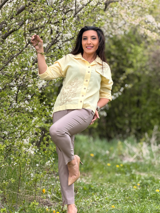 Camasa lejera din in cu accente artistice [5]