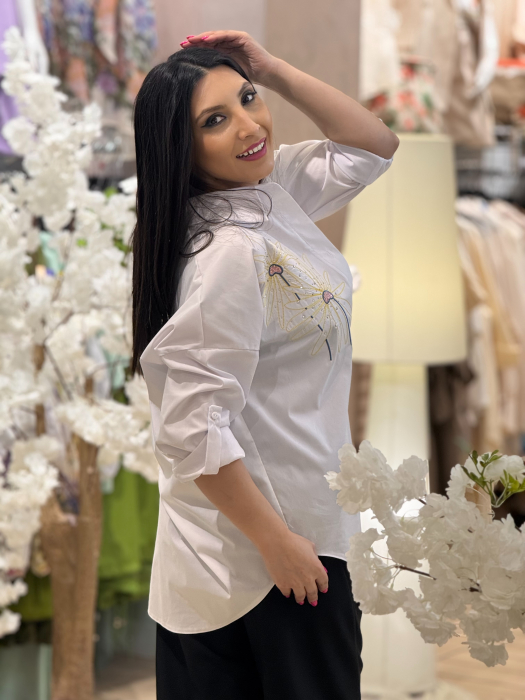 Camasa oversize cu floare galbena [5]