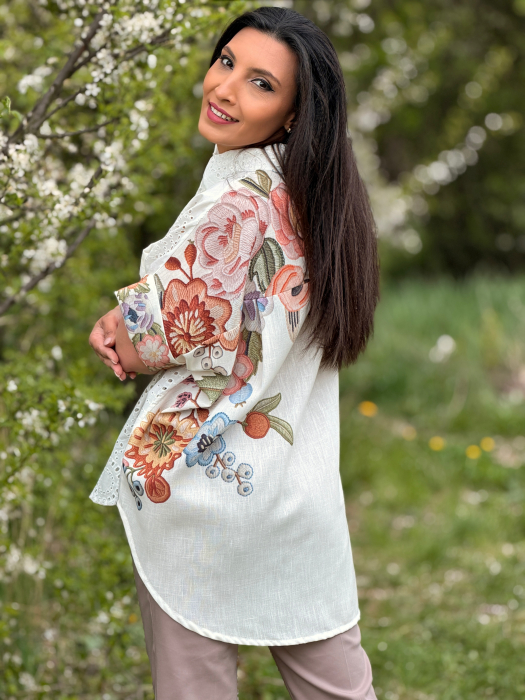 Camasa perforata si buzunar aplicat cu imprimeu floral [7]