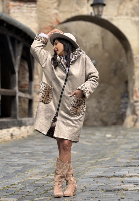 Cojoc cu buzunare si gluga animal print [2]