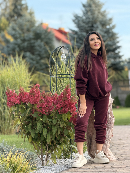 Compleu bordo cu bluza cu gluga [2]