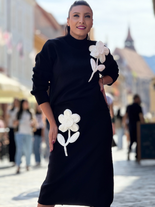 Compleu cu bluza cu floare si fusta [5]