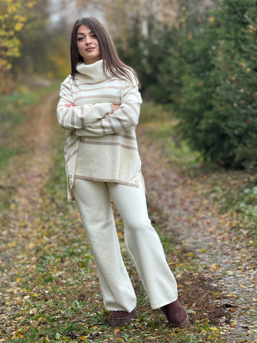 Compleu cu gat inalt si dungi [3]