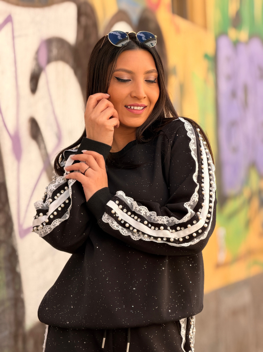 Compleu cu insertii si aplicatii decorative din dantela si perle [7]