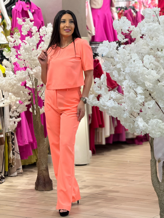 Compleu format din bluza lejera si pantaloni evazati [2]