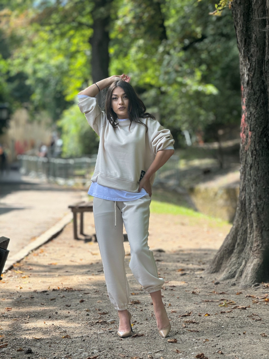 Costum bej cu pantaloni [1]