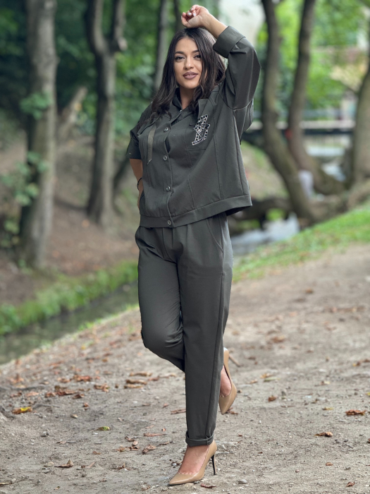 Costum casual cu hanorac tip camasa si pantaloni [2]