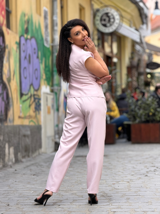 Costum cu nasturi si umeri goi [10]