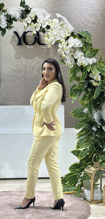 Costum galben cu doua randuri de nasturi [3]