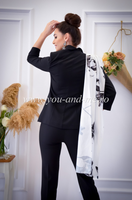 Costum negru cu esarfa pe umar [7]