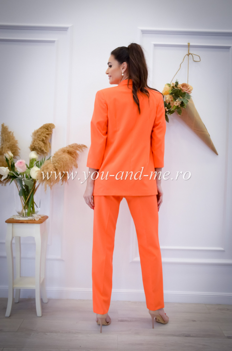 Costum portocaliu cu 2 randuri de nasturi [7]