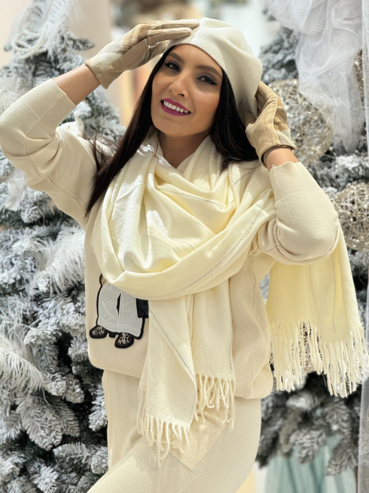 Esarfa cu pietricele aplicate [1]