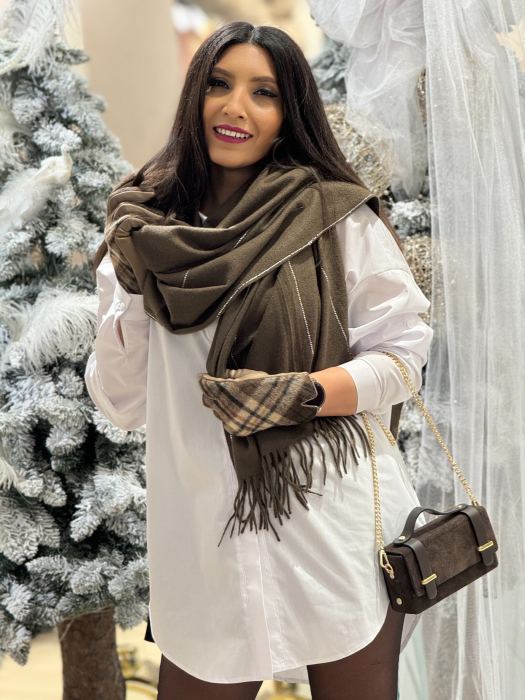 Esarfa cu pietricele aplicate [1]