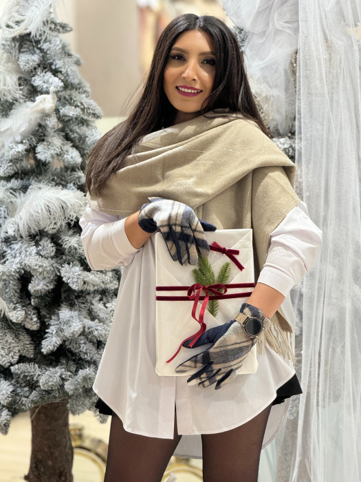 Esarfa cu pietricele aplicate [1]