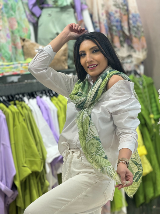 Esarfa verde cu frunze exotice [2]