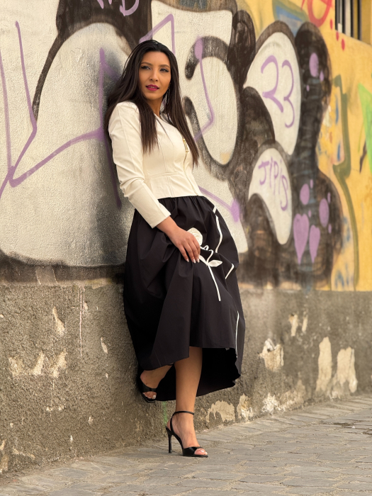 Fusta din bumbac cu floare alba aplicata [9]