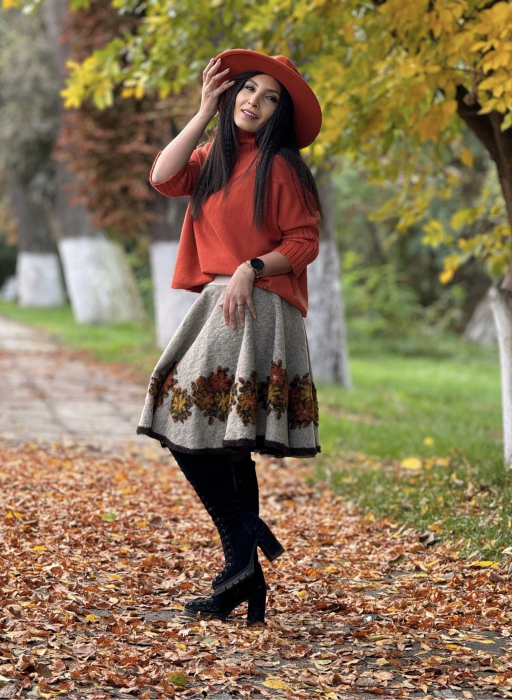 Fusta din lana cu flori brodate [6]