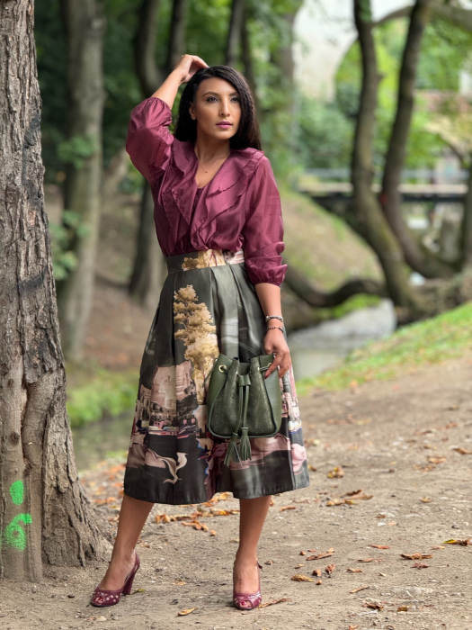 Fusta midi cu pliuri elegante [2]