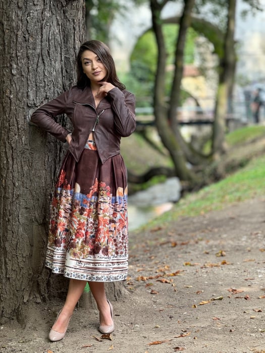 Fusta midi cu pliuri elegante [3]