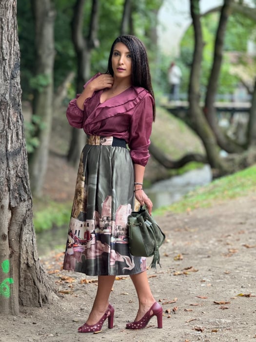 Fusta midi cu pliuri elegante [3]