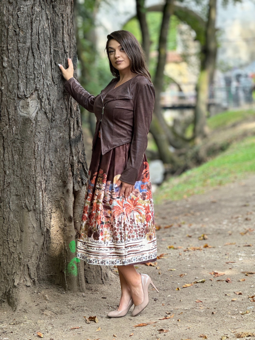 Fusta midi cu pliuri elegante [2]