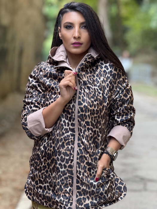 Geaca bej cu imprimeu animal print pe interior [5]