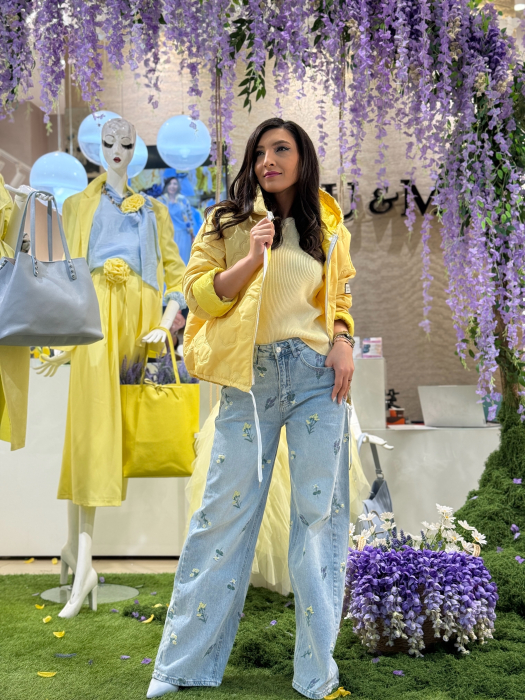 Geacă damă matlasată cu glugă, fermoar frontal și model floral embosat [5]