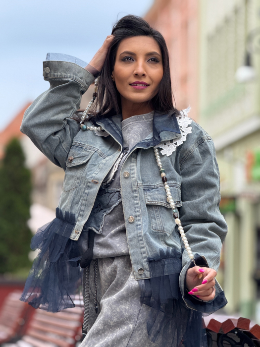 Geaca de blugi cu guler din dantela si volane din tulle [5]