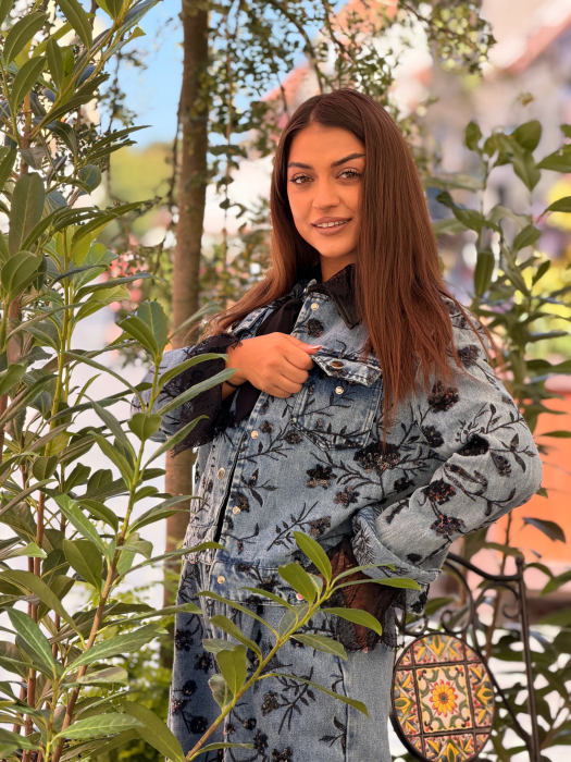 Geaca din denim cu broderie florala si paiete [4]