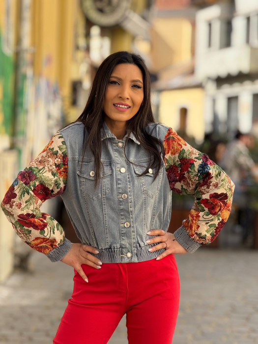 Geaca din denim cu buzunare aplicate si maneci cu imprimeu floral [3]