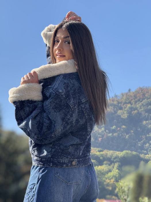 Geaca din denim cu imprimeu floral si blanita crem [4]
