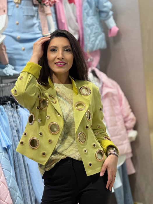 Geaca din piele intoarsa cu aplicatii metalice circulare aurii [4]